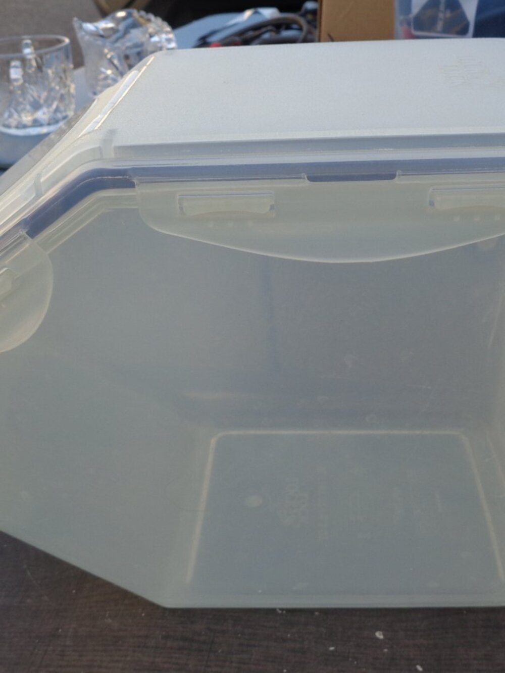 Lock and Lock 50.7 Cup Flip top Food Storage Containers - Picture 5 of 6